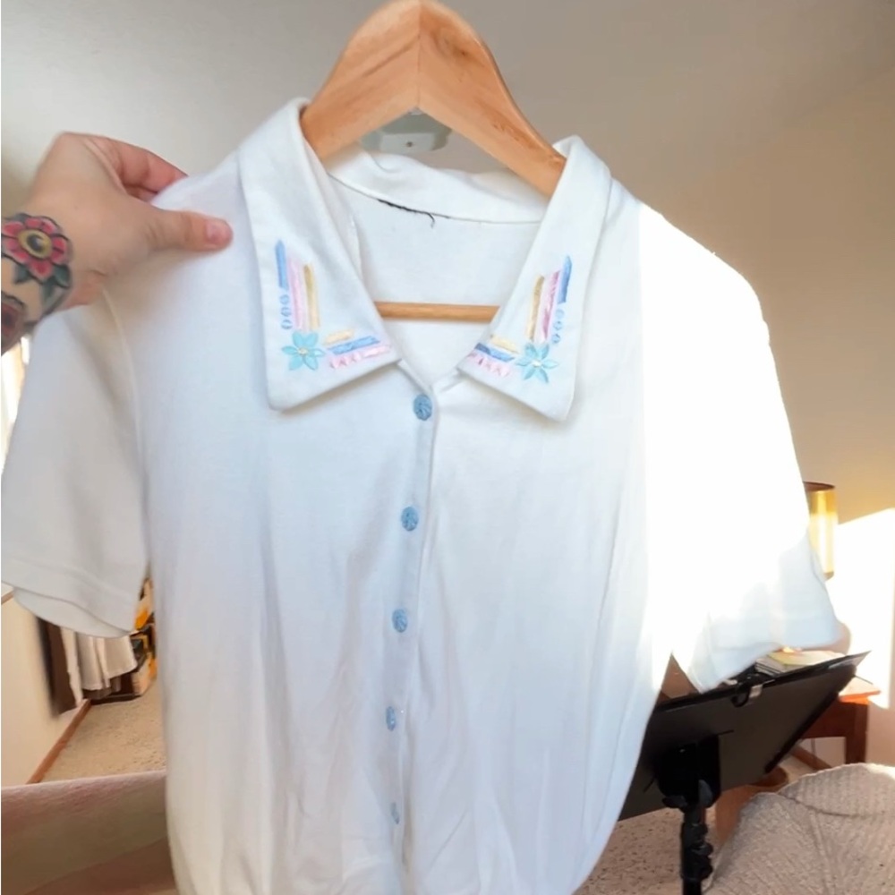 2/$40 🌸 Vintage White Blouse with Pastel Embroidery - Picture 7 of 7
